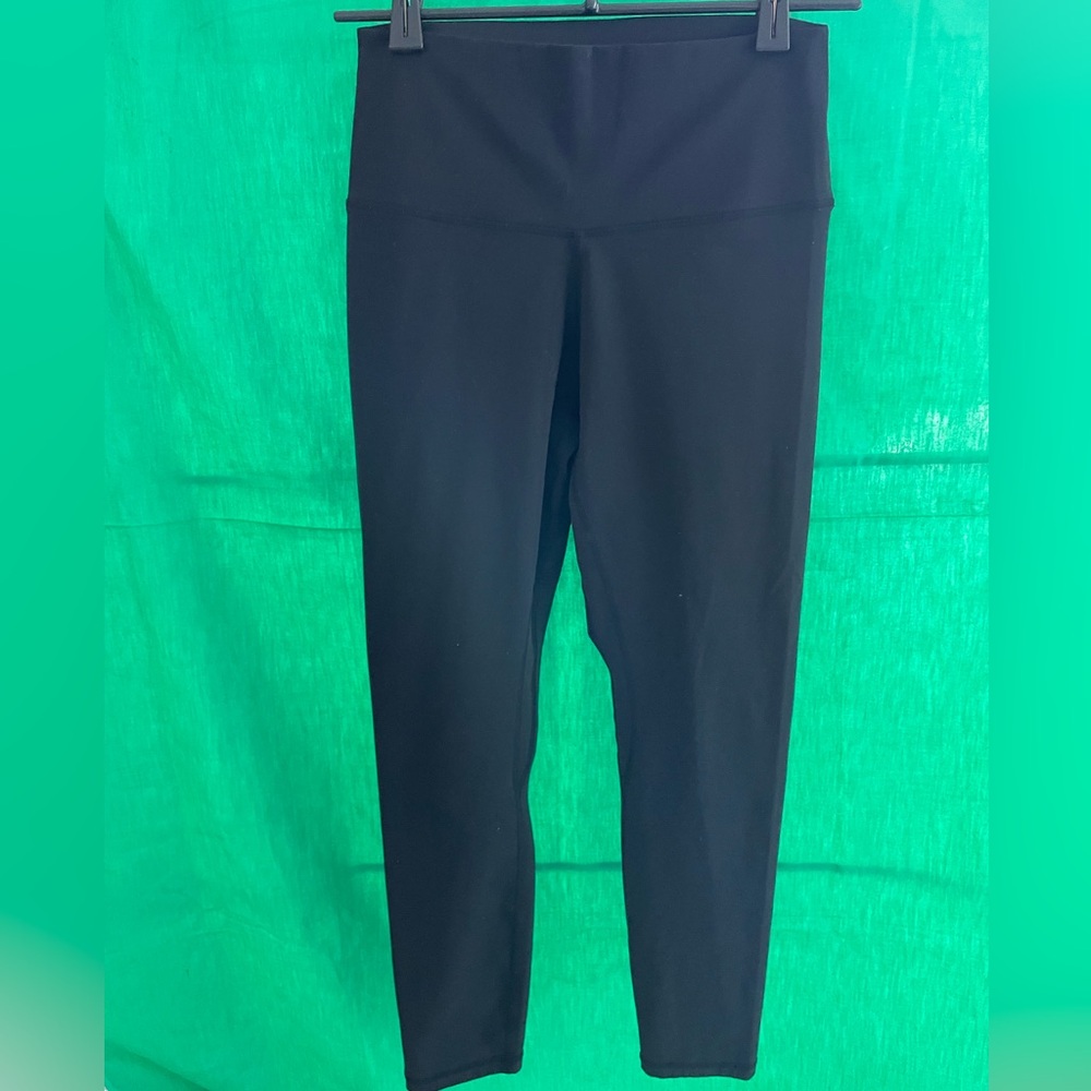 YUNOGA Black leggings! Size Large! Great compression!Comparable to Lululemon!